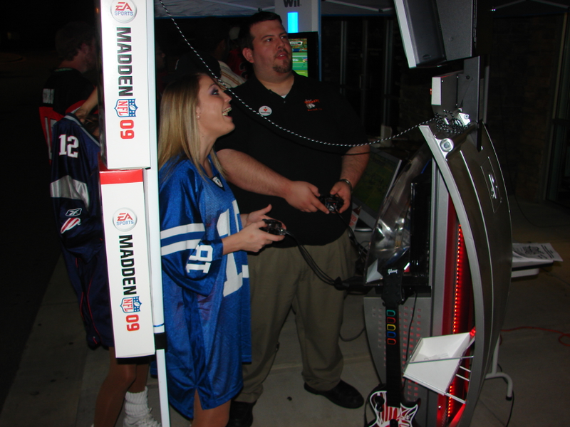 Illustration for article titled Madden 09 Launch - GameStop Goes The Extra Yard